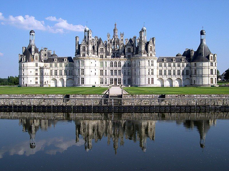 {"fr":"Découverte des merveilles des châteaux de la Loire : Chambord, Amboise, Blois et Cheverny","en":"Discovery of the wonders of the Loire castles: Chambord, Amboise, Blois and Cheverny"}