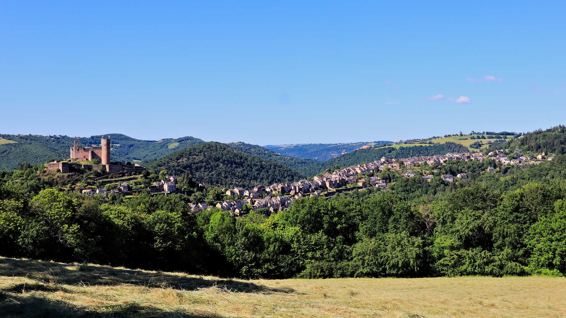 {"fr":"Najac, village perché des gorges de l'Aveyron","en":"Najac, perched village of the Aveyron gorges"}