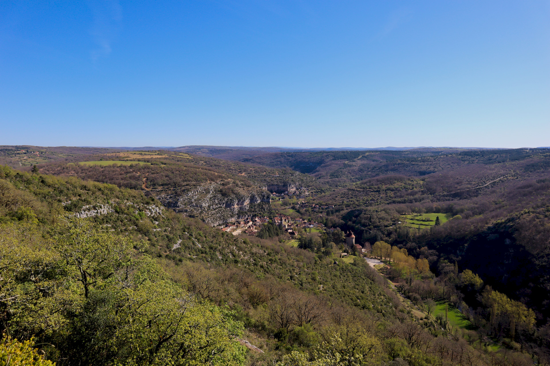 {"fr":"Paysages et petit patrimoine des Causses du Quercy","en":"Landscapes and small heritage of the Causses du Quercy"}