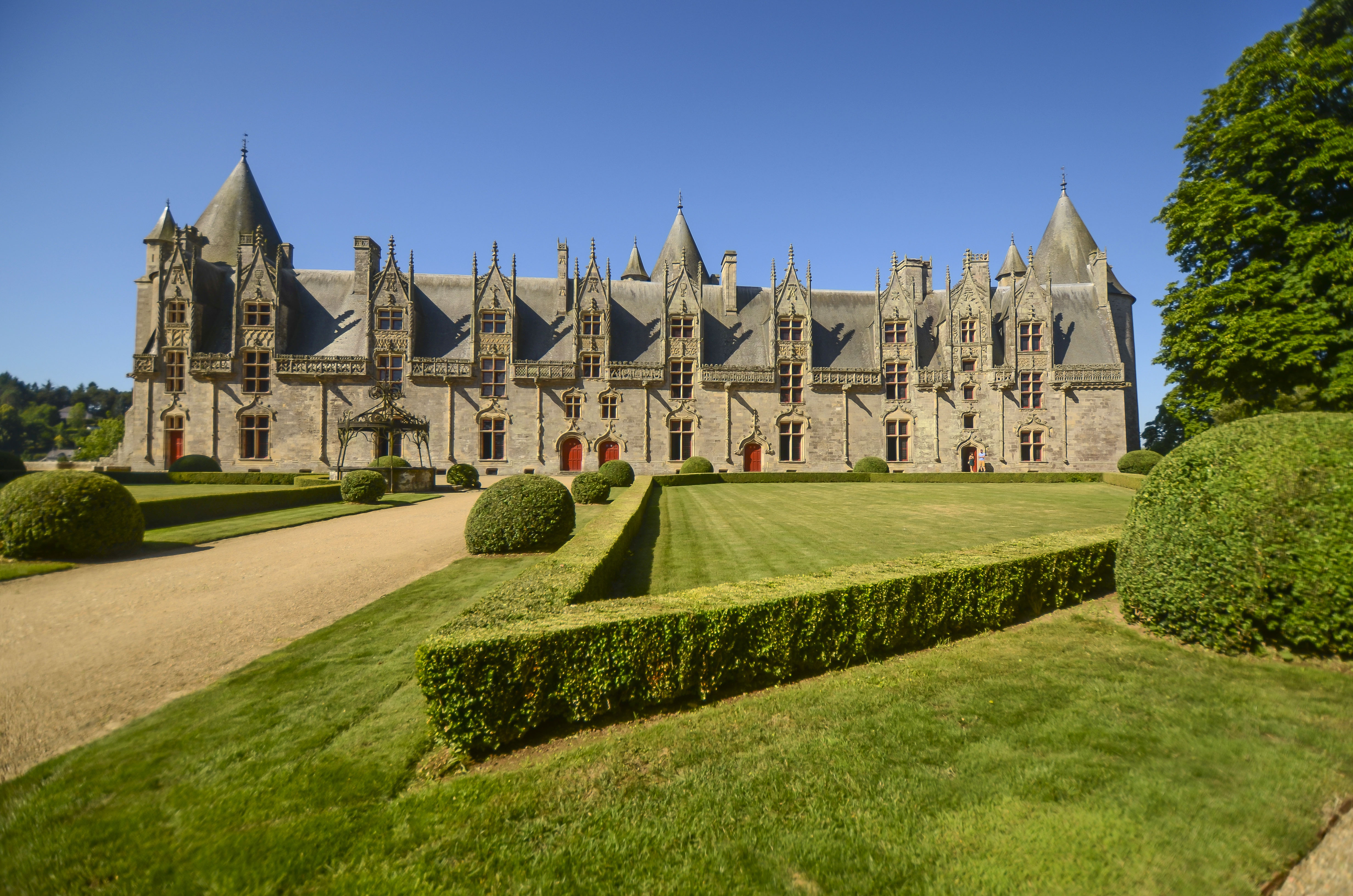 {"fr":"Visite guidée du château de Josselin","en":"Guided tour of the castle of Josselin"}