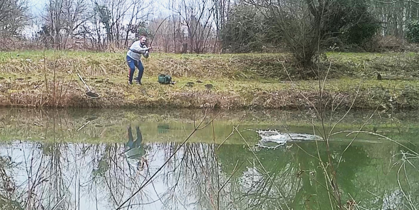 {"fr":"Pêche à la méthode chinoise","en":"Fishing with the Chinese method"}