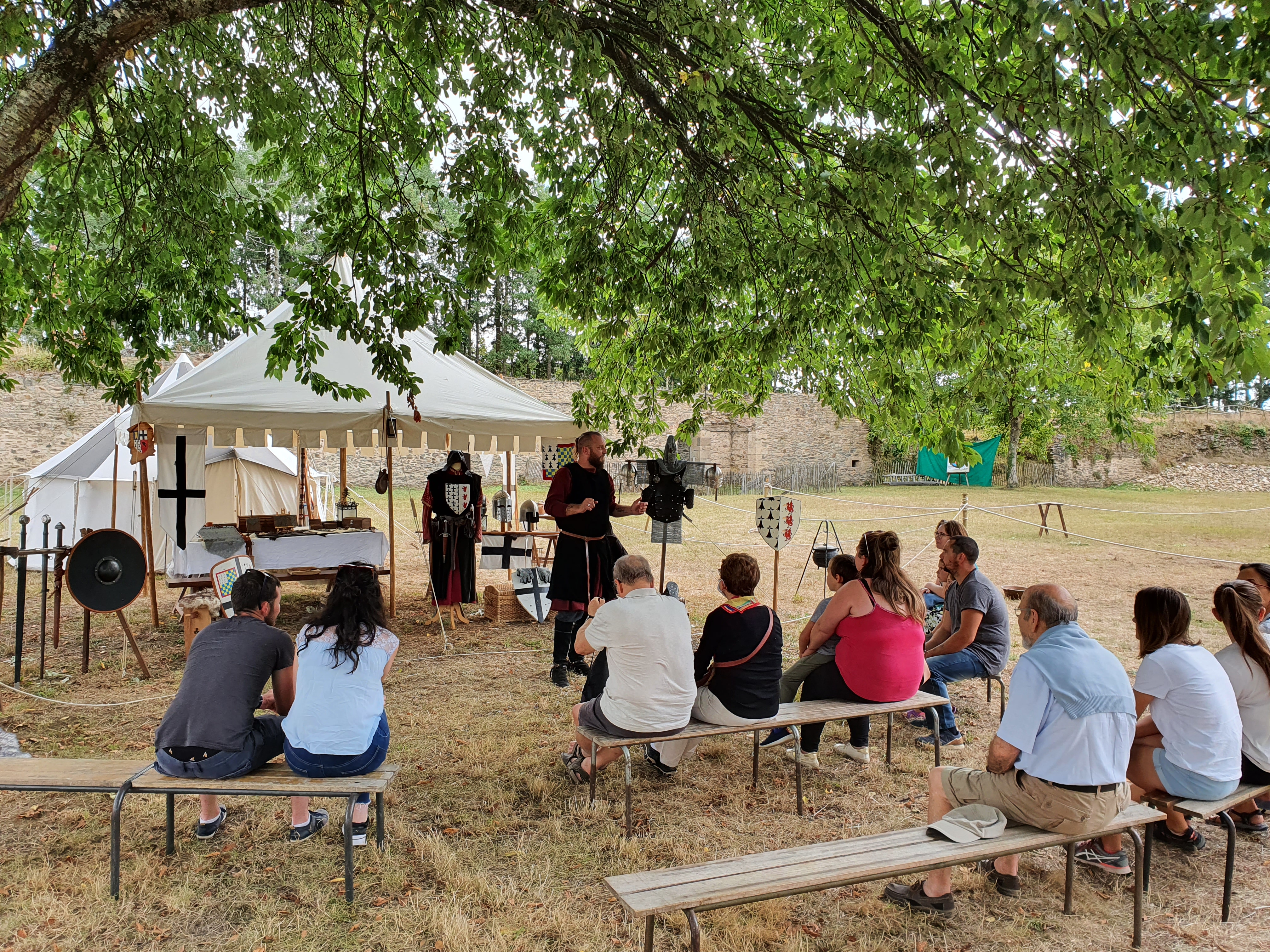 {"fr":"17 et 18 août Petit Blain Pédagogique Campement Médiéval","en":"August 17 and 18 Petit Blain Pedagogical Medieval Camp"}