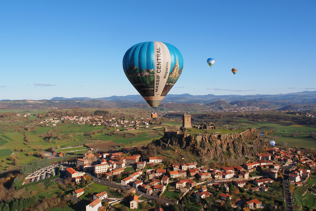 {"fr":"VOL EN MONTGOLFIERE LE PUY-EN-VELAY - HAUTE-LOIRE 43 - AUVERGNE","en":"HOT AIR BALLOON FLIGHT LE PUY-EN-VELAY - HAUTE-LOIRE 43 - AUVERGNE"}